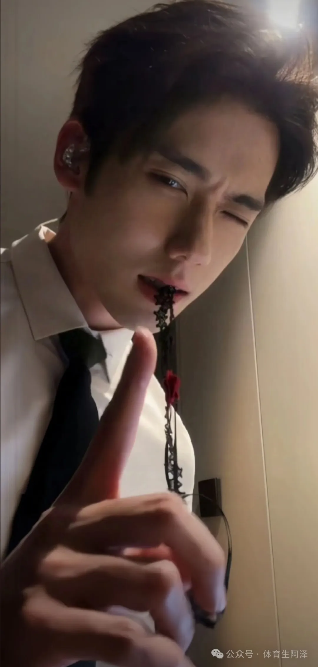 被女记者采访的百万网红，最近爆火，互联网没有记忆？