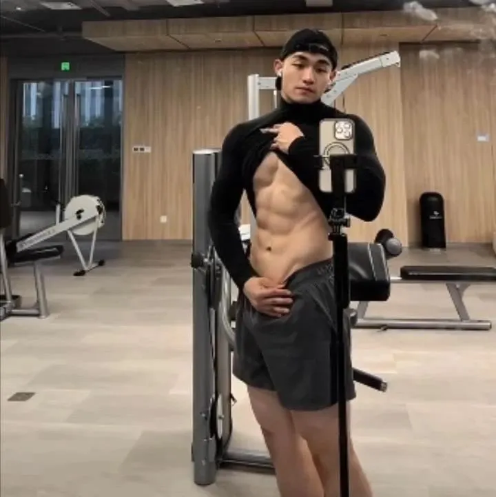 192cm 寸头筋肉狼狗被“卖”了？本人辟谣：假的！这身材谁看了不想直接打钱？