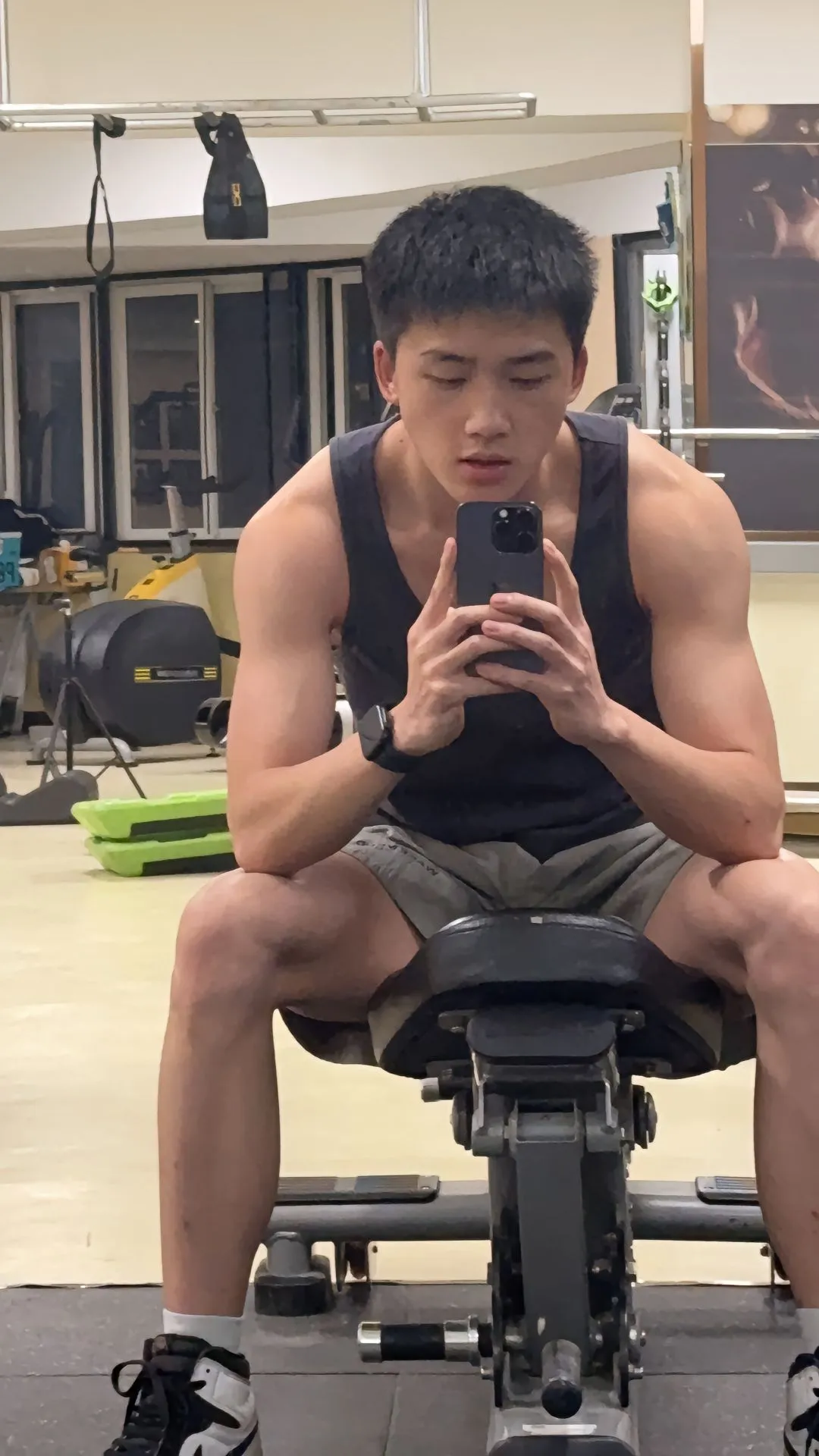 和戴蒙炒 CP 的退役小哥莫西林，简直就是“奶零天花板”