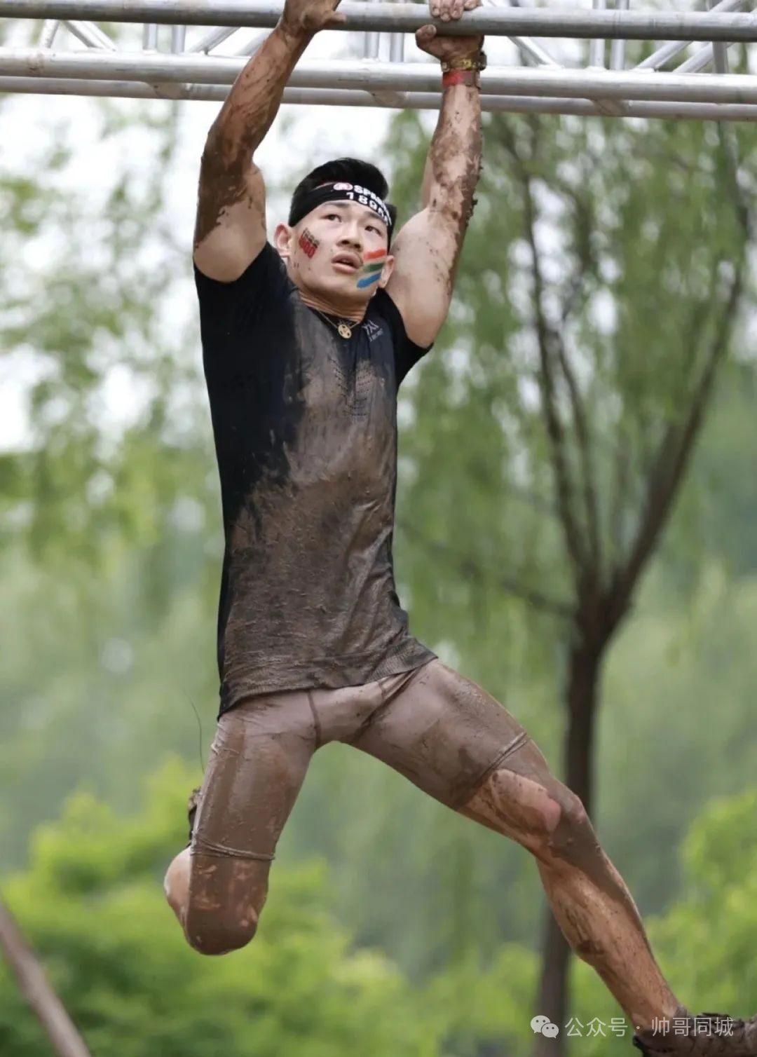 一大波斯巴达肌肉哥哥，灰头垢脸太大了！