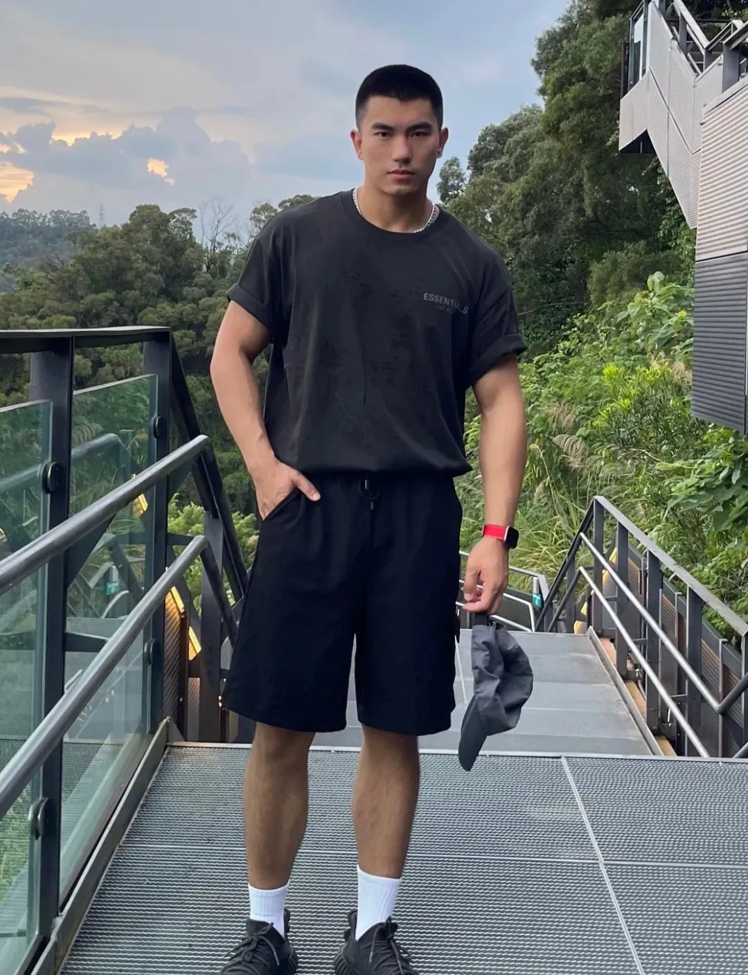 体能室遇到的体育寸头小哥,胸肌长的真好看 体能室遇到的体育寸头小哥,胸肌长的真好看