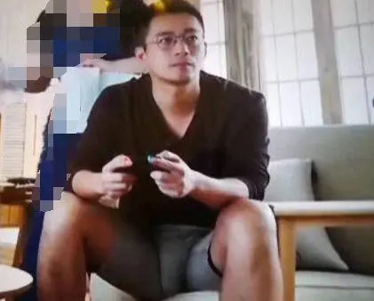 也曾遇到过汪小菲这样的男人:妈宝,大男子主义,易燃易爆炸… 也曾遇到过汪小菲这样的男人:妈宝,大男子主义,易燃易爆炸…