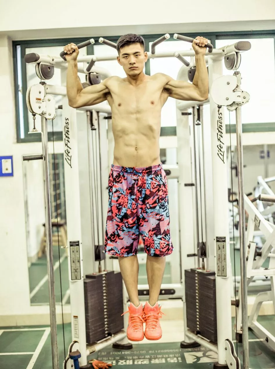 浙里男菩萨在线营业:前游泳冠军楼俊毅的熟男肌肉进化论 浙里男菩萨在线营业:前游泳冠军楼俊毅的熟男肌肉进化论