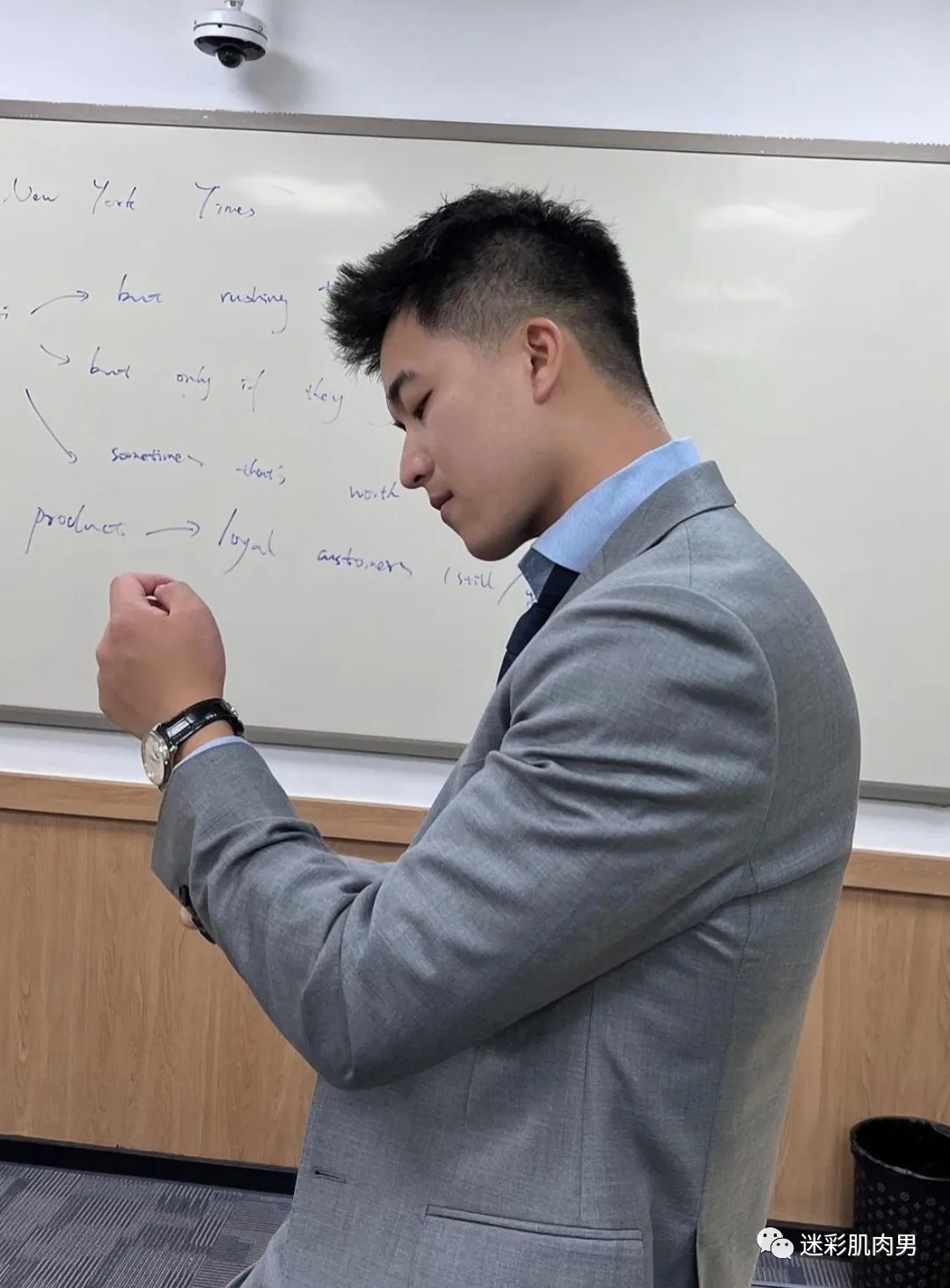 教英语的正装老师翘臀私照扒到，山东大汉子真大！！