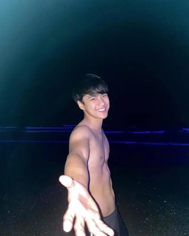 泰国顶流男演员,“整容式”颜值变化,足以令人惊叹! 泰国顶流男演员,“整容式”颜值变化,足以令人惊叹!