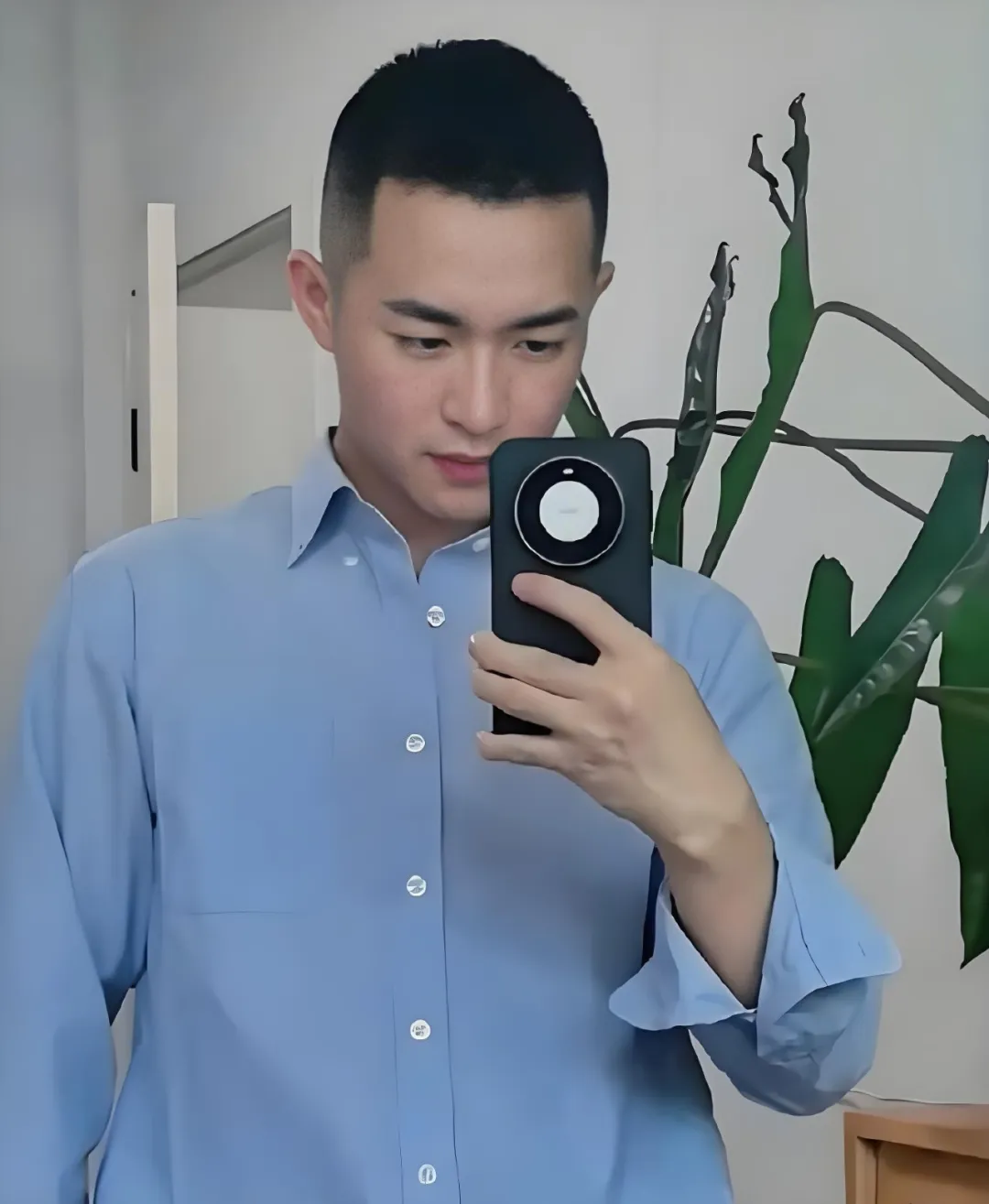 男生“两边铲”发型潮酷帅气，试试这 3 款造型，剪完不帅你打我！