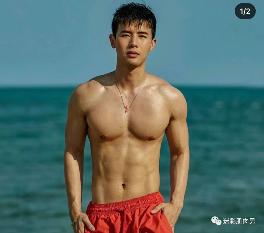 穿短裤的小哥，海边湿透的样子太性感了
