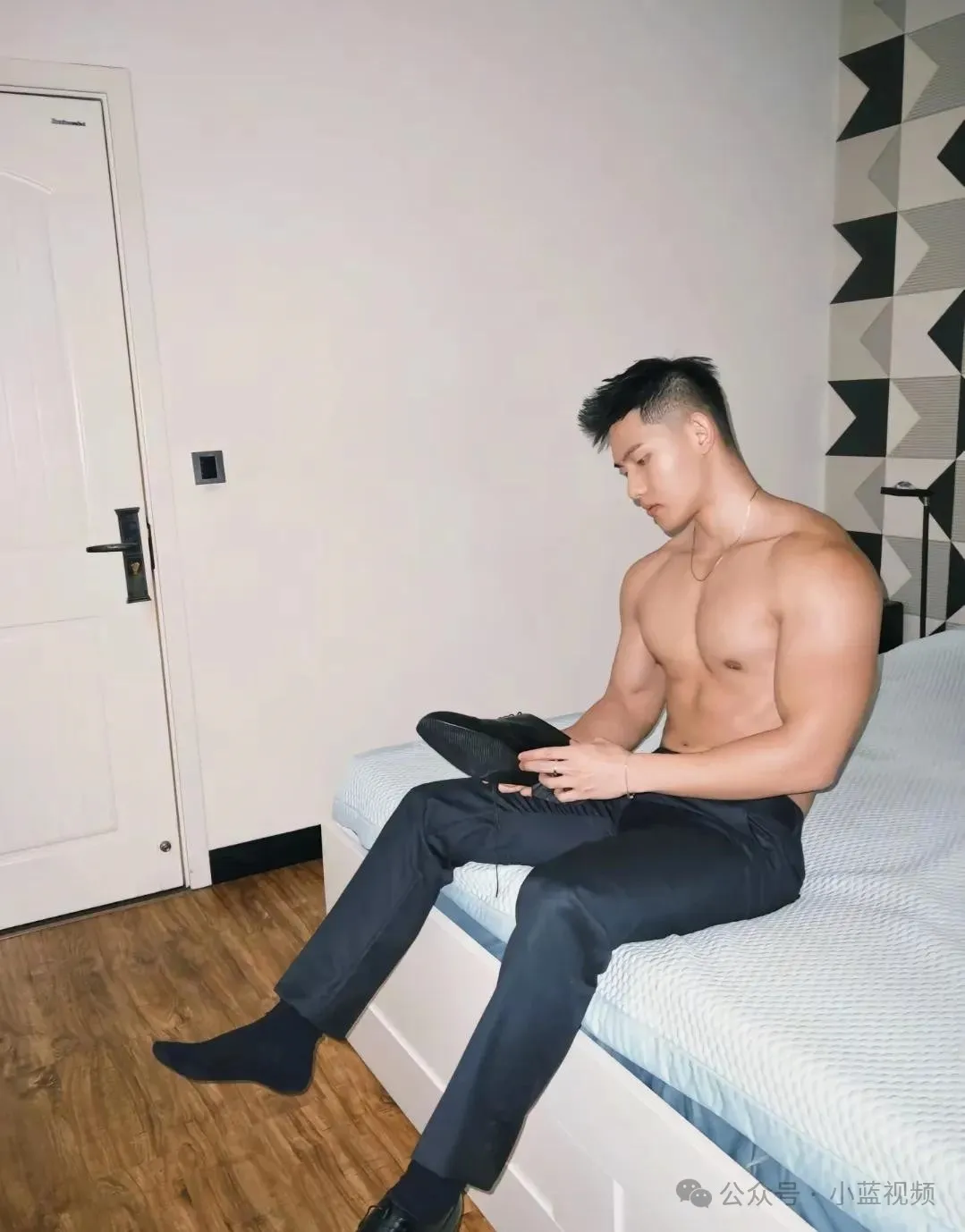 脏兮兮痞帅正装阳光大男孩！