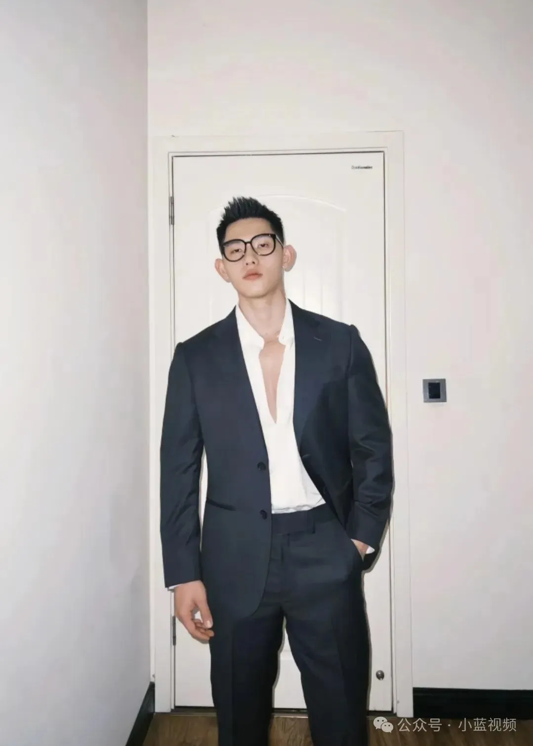 脏兮兮痞帅正装阳光大男孩！