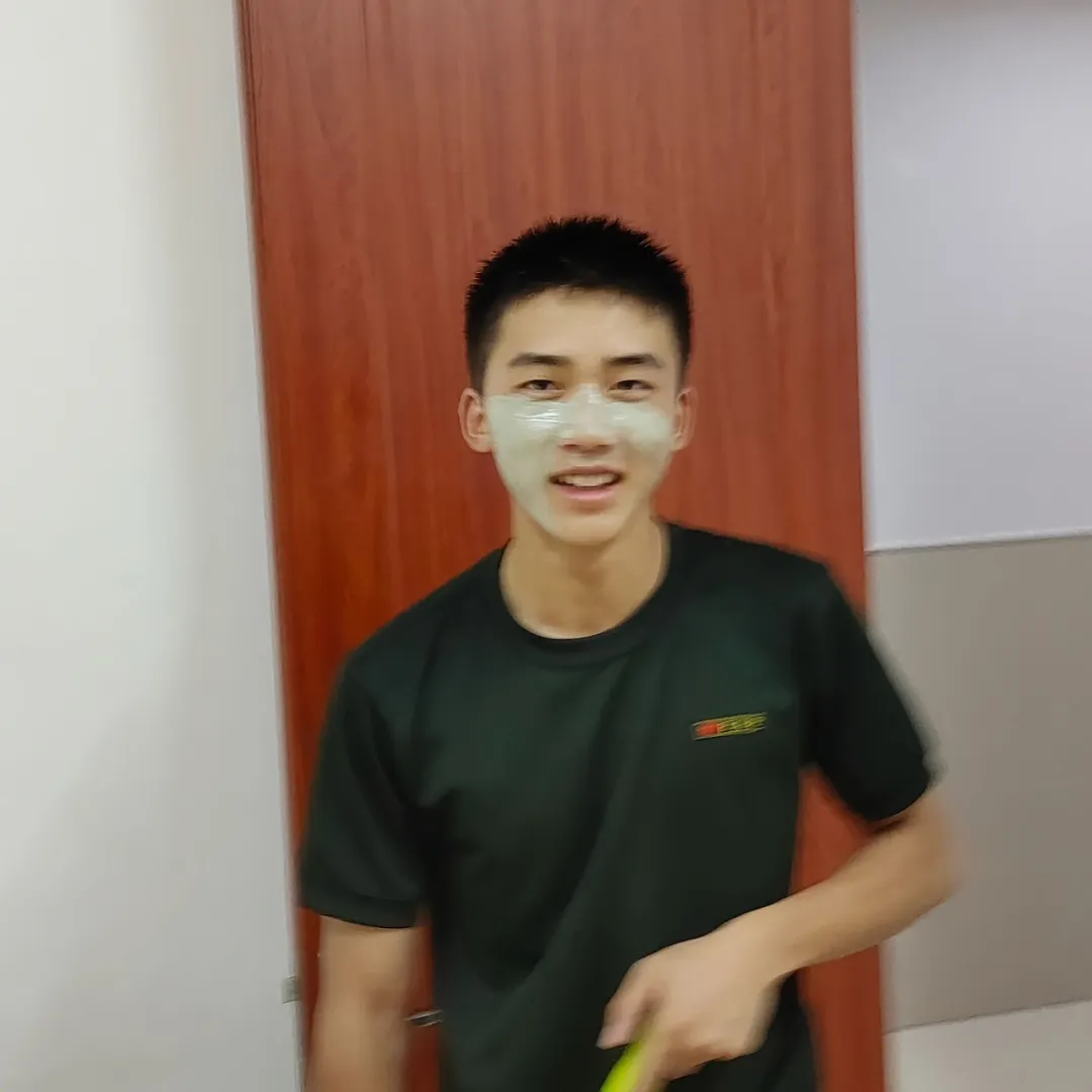 和戴蒙炒 CP 的退役小哥莫西林，简直就是“奶零天花板”