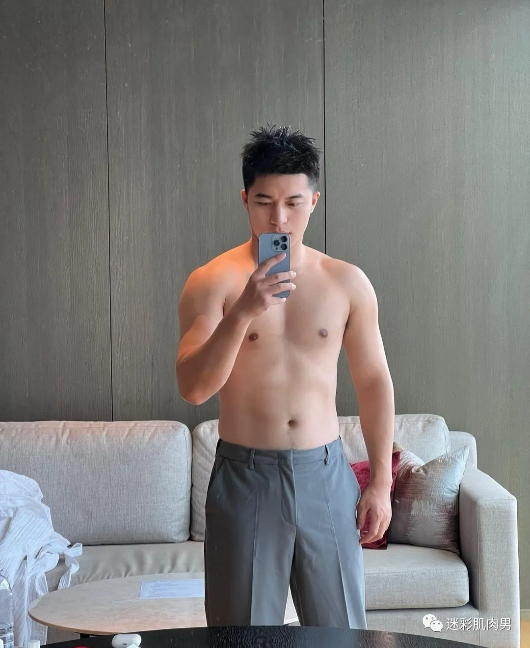 教英语的正装老师翘臀私照扒到，山东大汉子真大！！