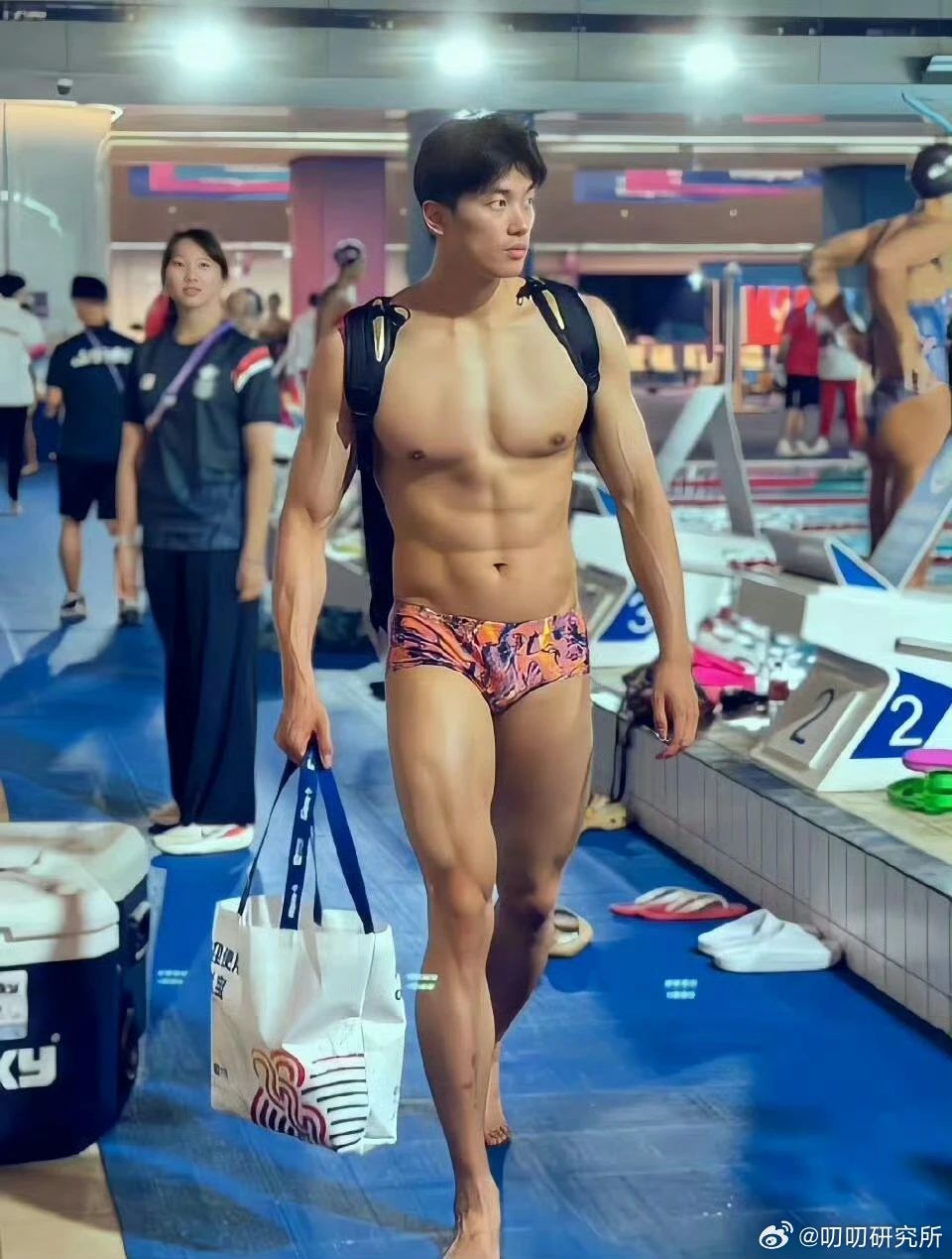 192CM 汪顺的大长腿穿太短太太垒又又又被看完啦！！