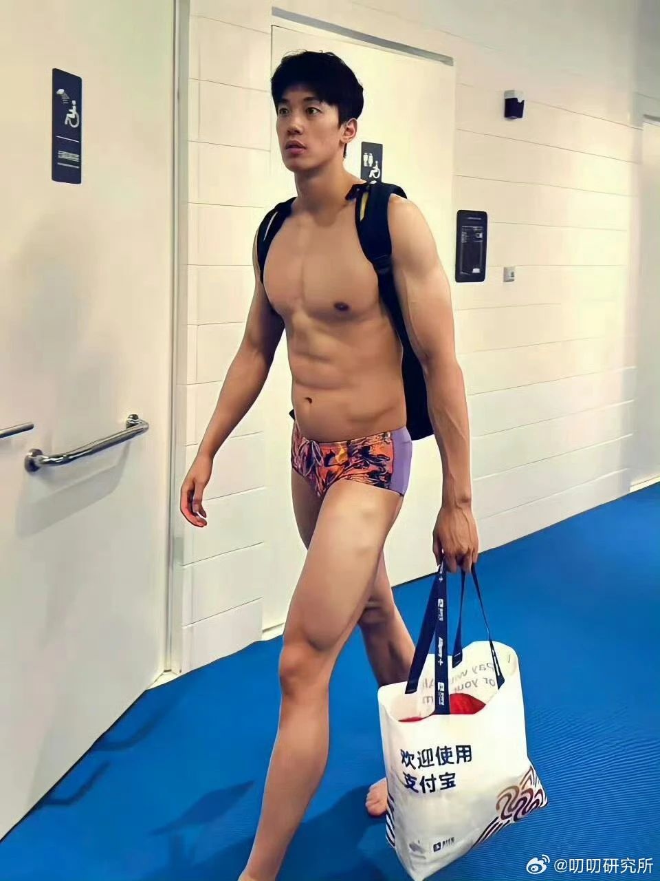 192CM 汪顺的大长腿穿太短太太垒又又又被看完啦！！