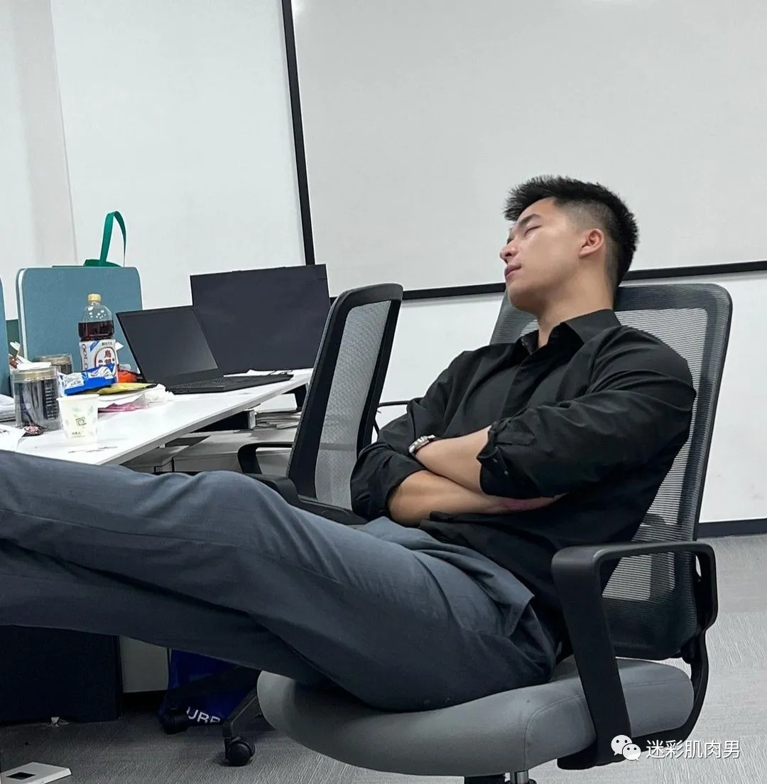 教英语的正装老师翘臀私照扒到,山东大汉子真大!! 教英语的正装老师翘臀私照扒到,山东大汉子真大!!