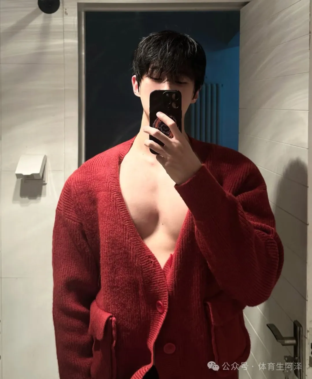 195 宽肩窄腰大只体育生，超绝头肩比，大胸尺度超感人.....