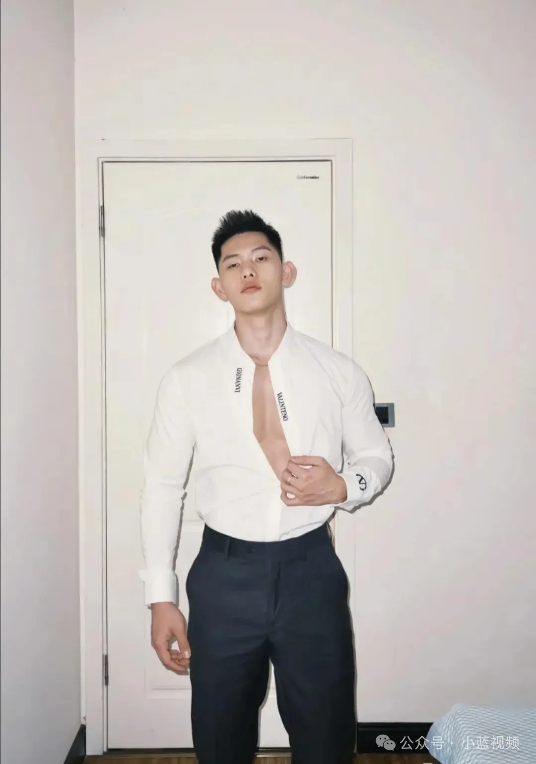 脏兮兮痞帅正装阳光大男孩！