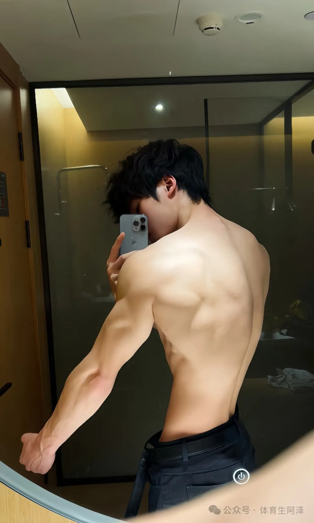 195cm 篮球体育生私生活被曝光，网友：贵圈真乱......