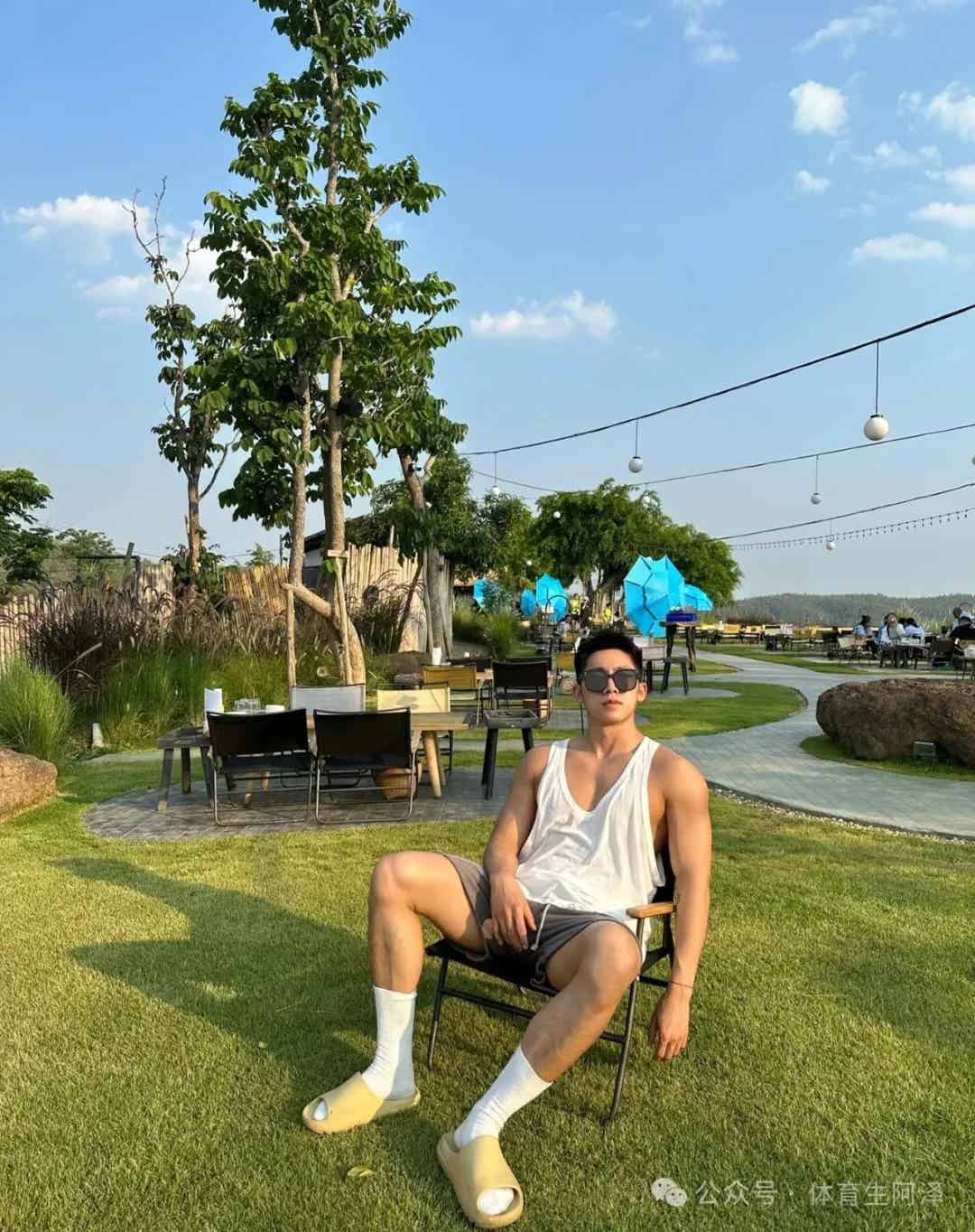 大包粗腿巧克力腹肌体育生，山东猛 1 的含金量有多高......