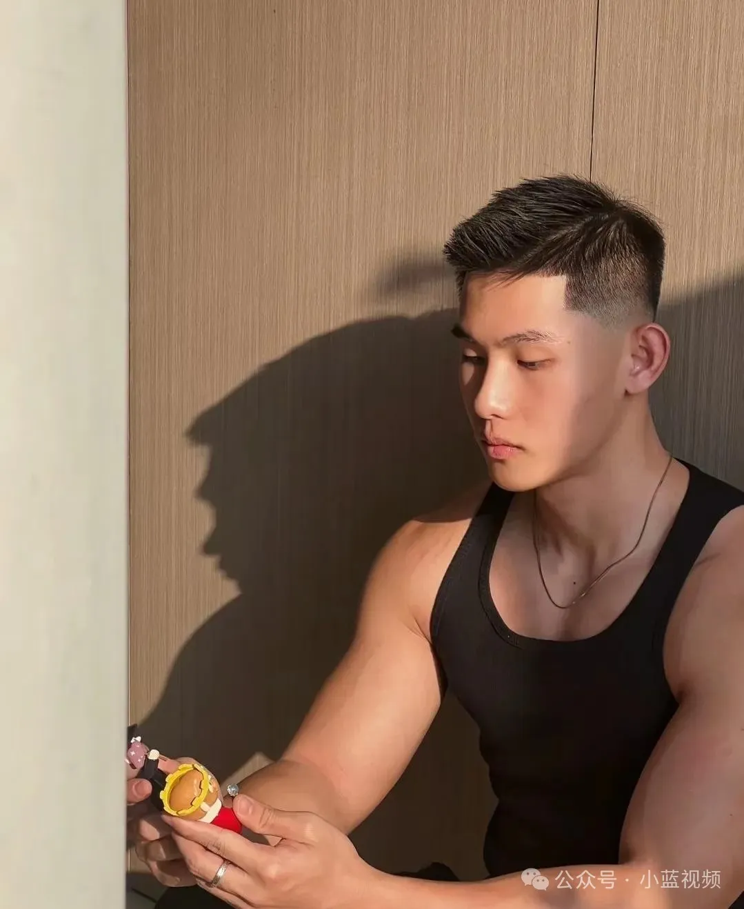 脏兮兮痞帅正装阳光大男孩！