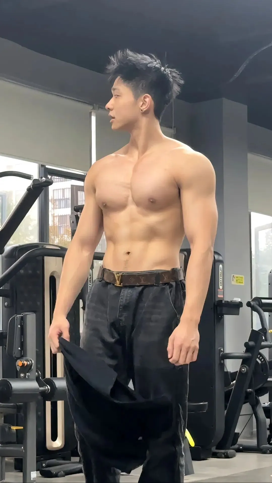 湖南 192CM 的伴郎太帅了！脱掉正装肌肉身材更诱人！