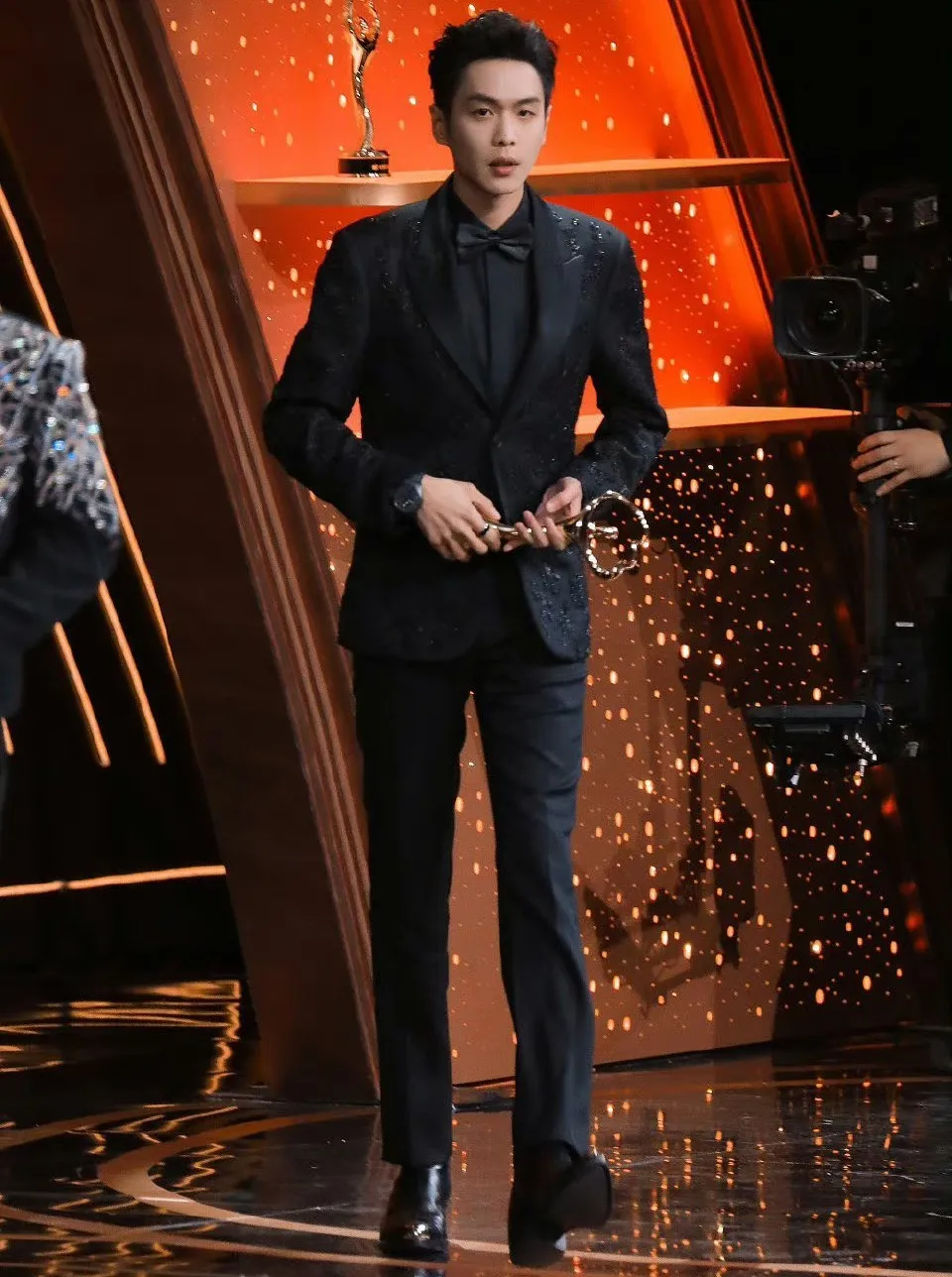 英年早婚的 4 位男明星，与西装适配度 1000%！
