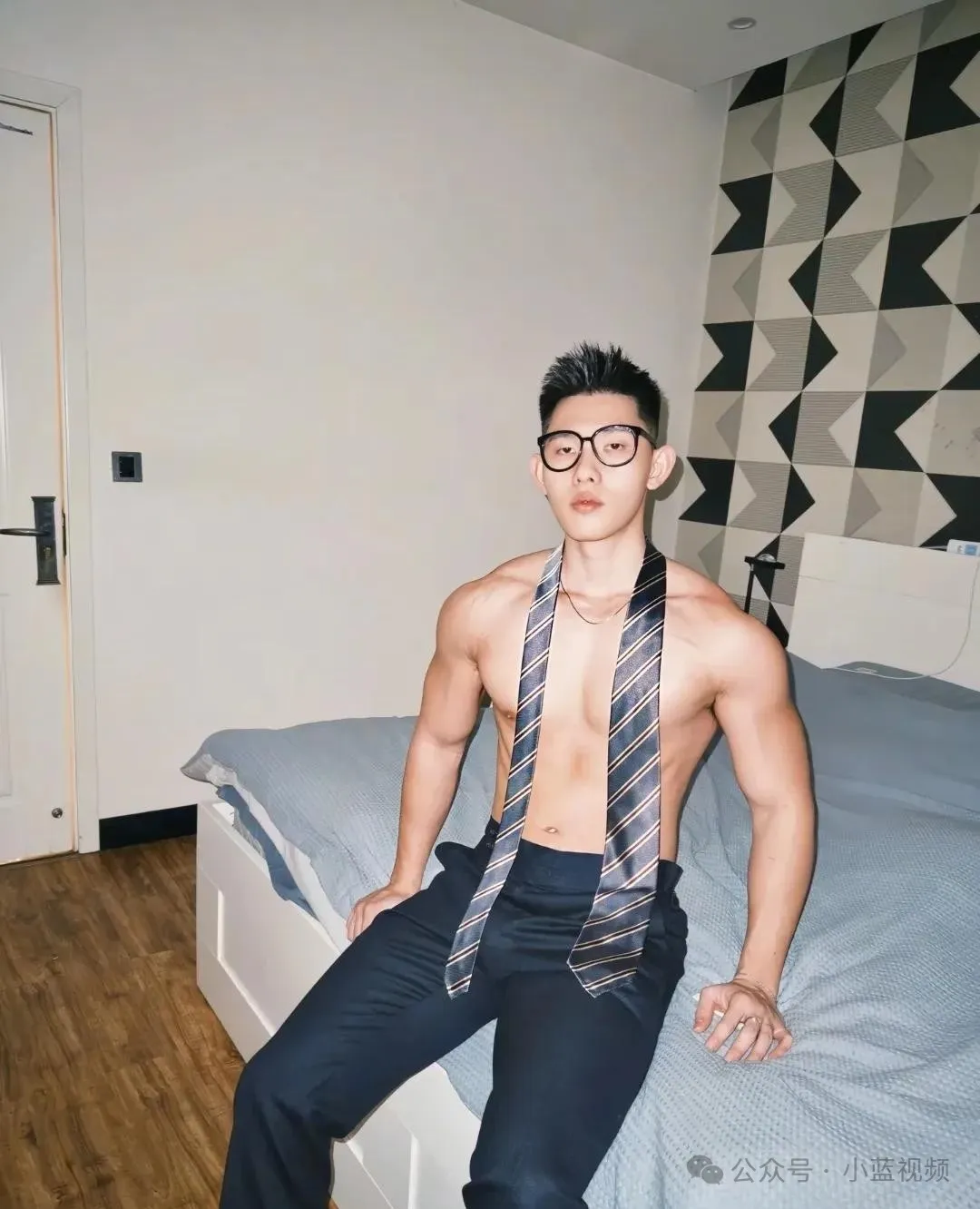脏兮兮痞帅正装阳光大男孩！