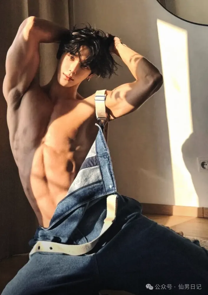 00 后帅哥靠腹肌疯狂斩男……