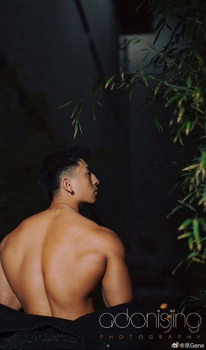 重庆 185 斯文小麦肤色体育生!在外野生,在家文雅 重庆 185 斯文小麦肤色体育生!在外野生,在家文雅