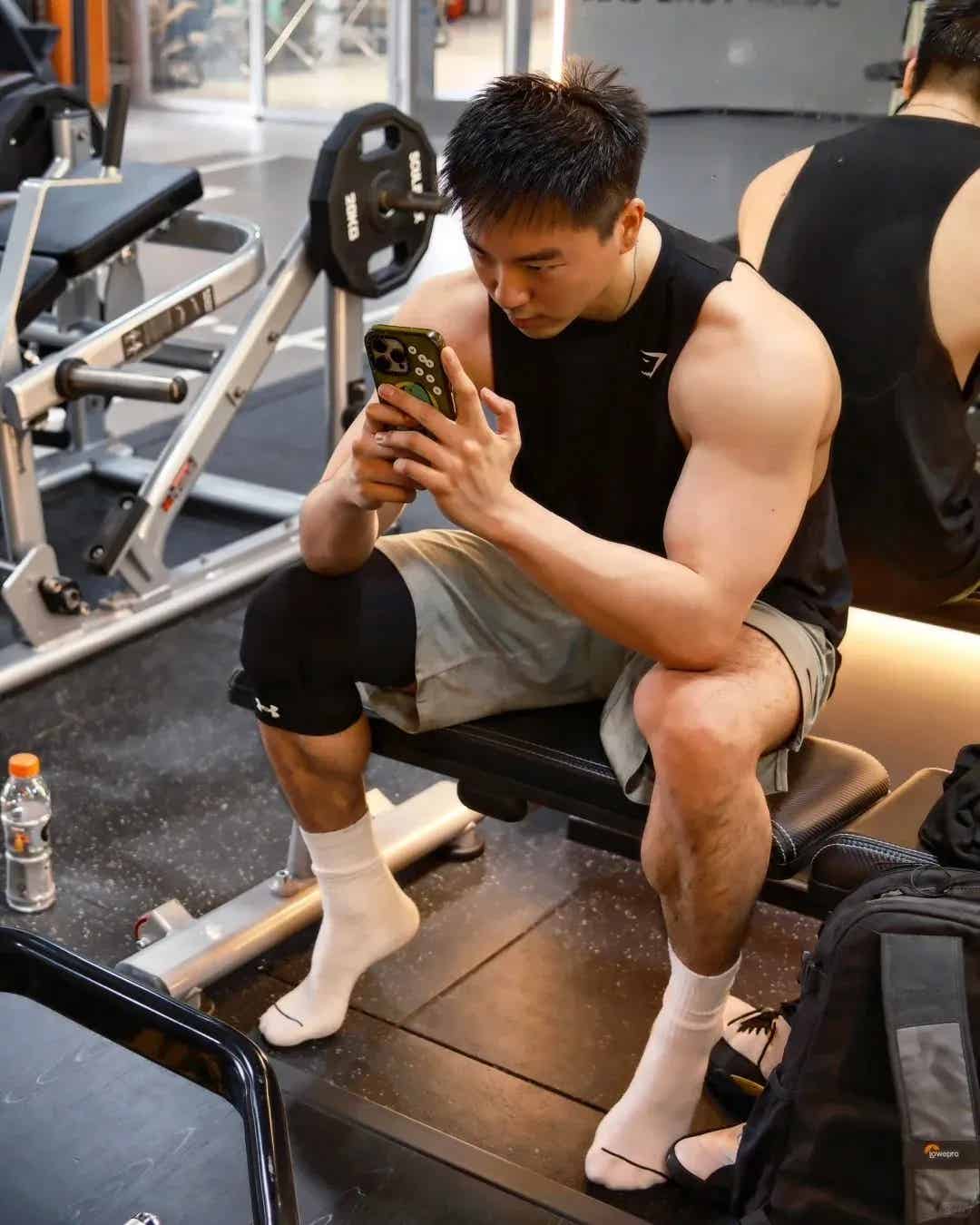 实力宠粉！颜值不输小鲜肉，前大厂健身男神颜值身材双绝杀-潮男潮北