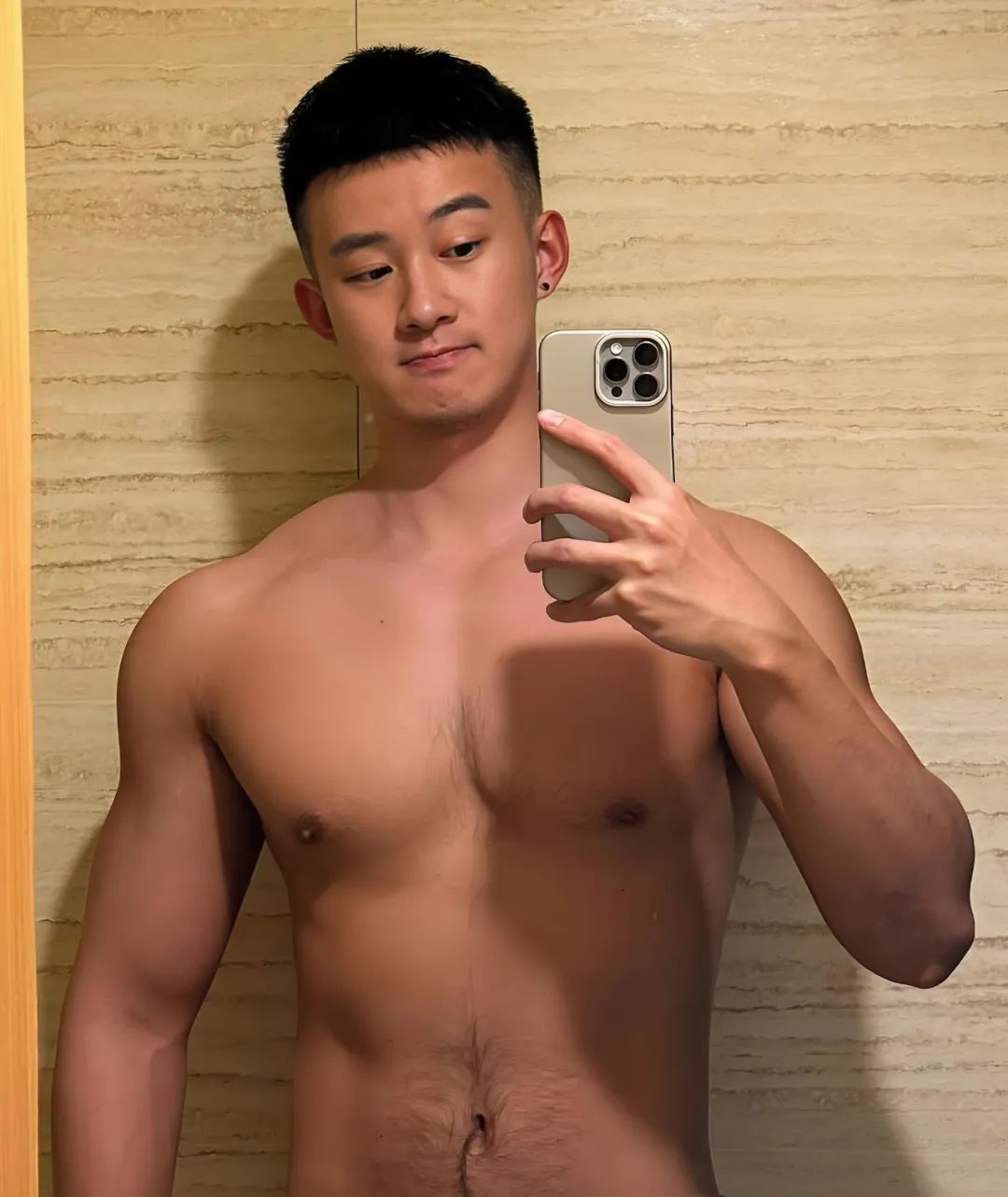 “两边铲光，中间留长”，男生剪这 3 款发型清爽帅气，提升颜值！