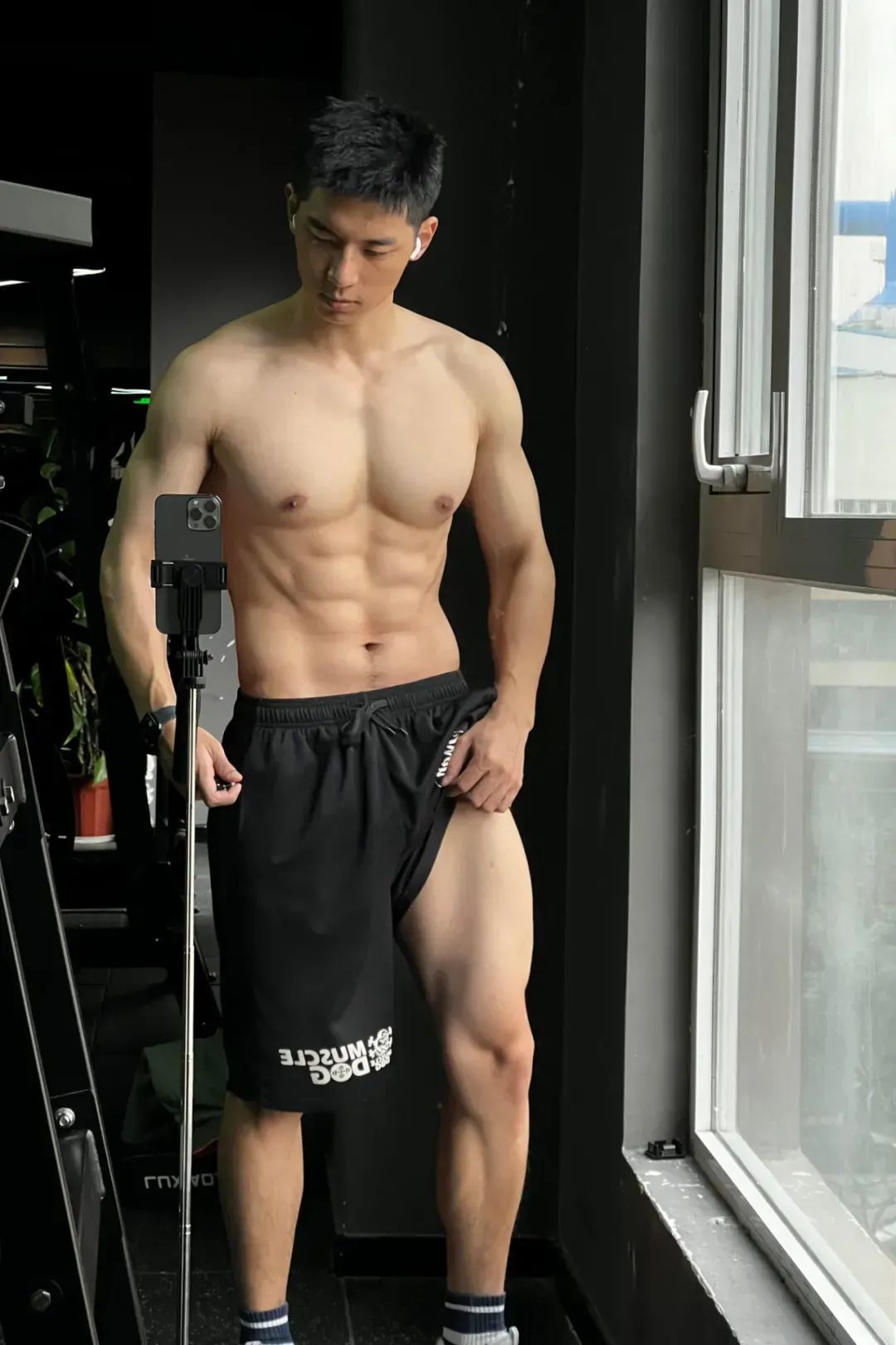 184CM 寸头肌肉制服小哥撩裤子？？爷们男友天花板！