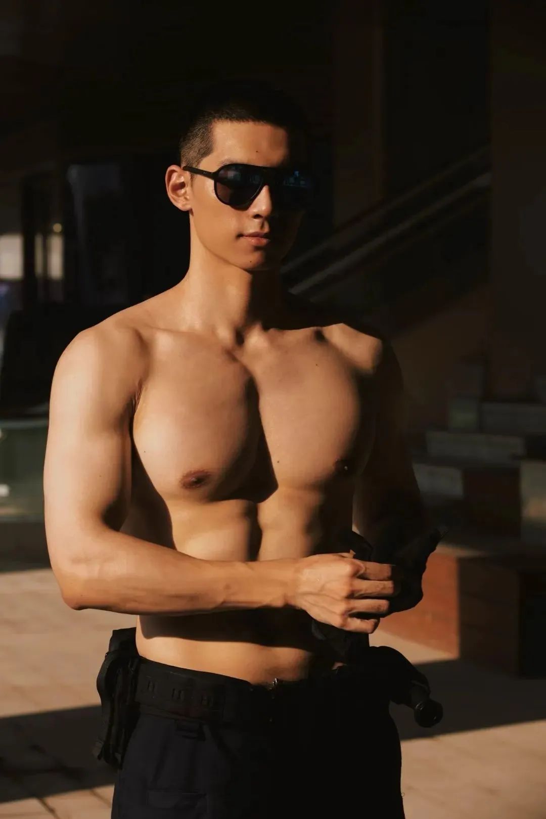 184CM 寸头肌肉制服小哥撩裤子？？爷们男友天花板！