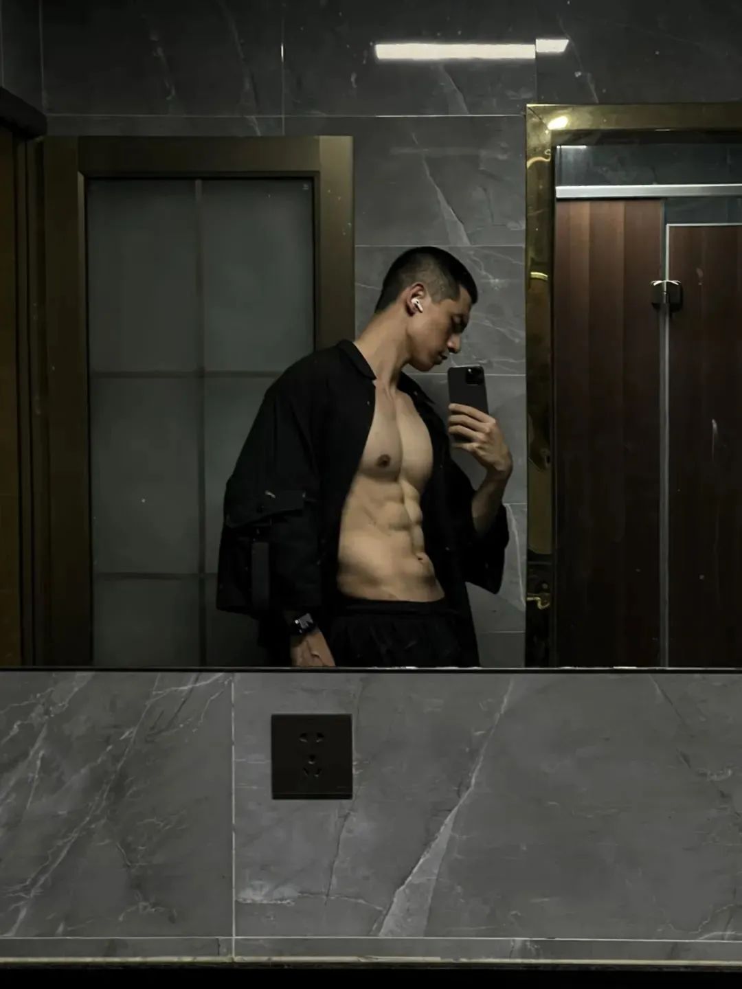184CM 寸头肌肉制服小哥撩裤子？？爷们男友天花板！