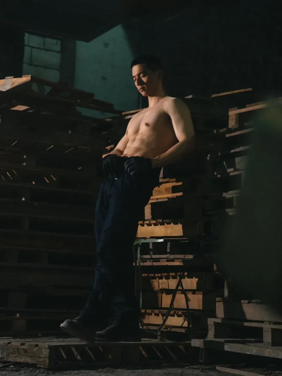 184CM 寸头肌肉制服小哥撩裤子？？爷们男友天花板！