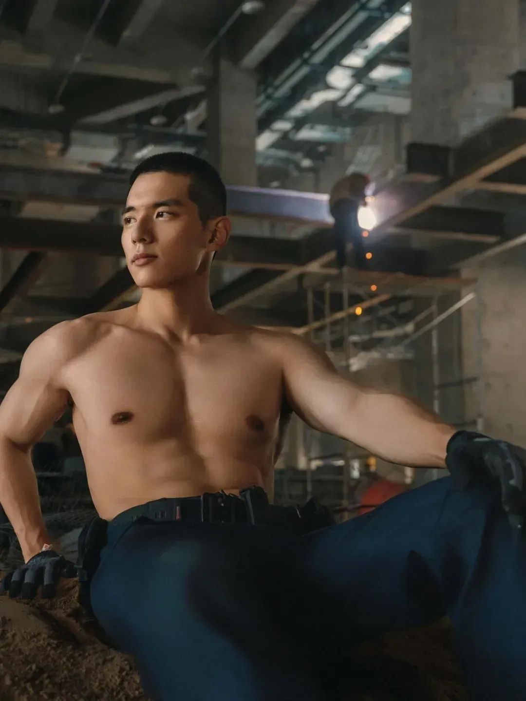 184CM 寸头肌肉制服小哥撩裤子？？爷们男友天花板！