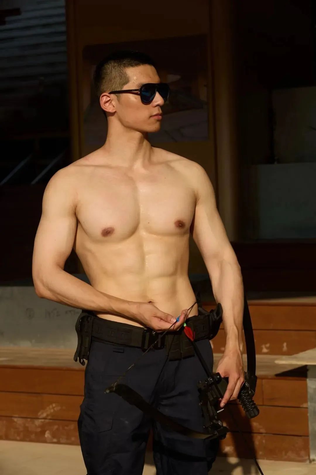 184CM 寸头肌肉制服小哥撩裤子？？爷们男友天花板！