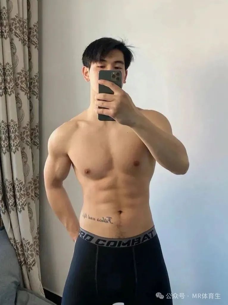 薄肌体育生，薄肌勾勒青春，汗水浇筑梦想