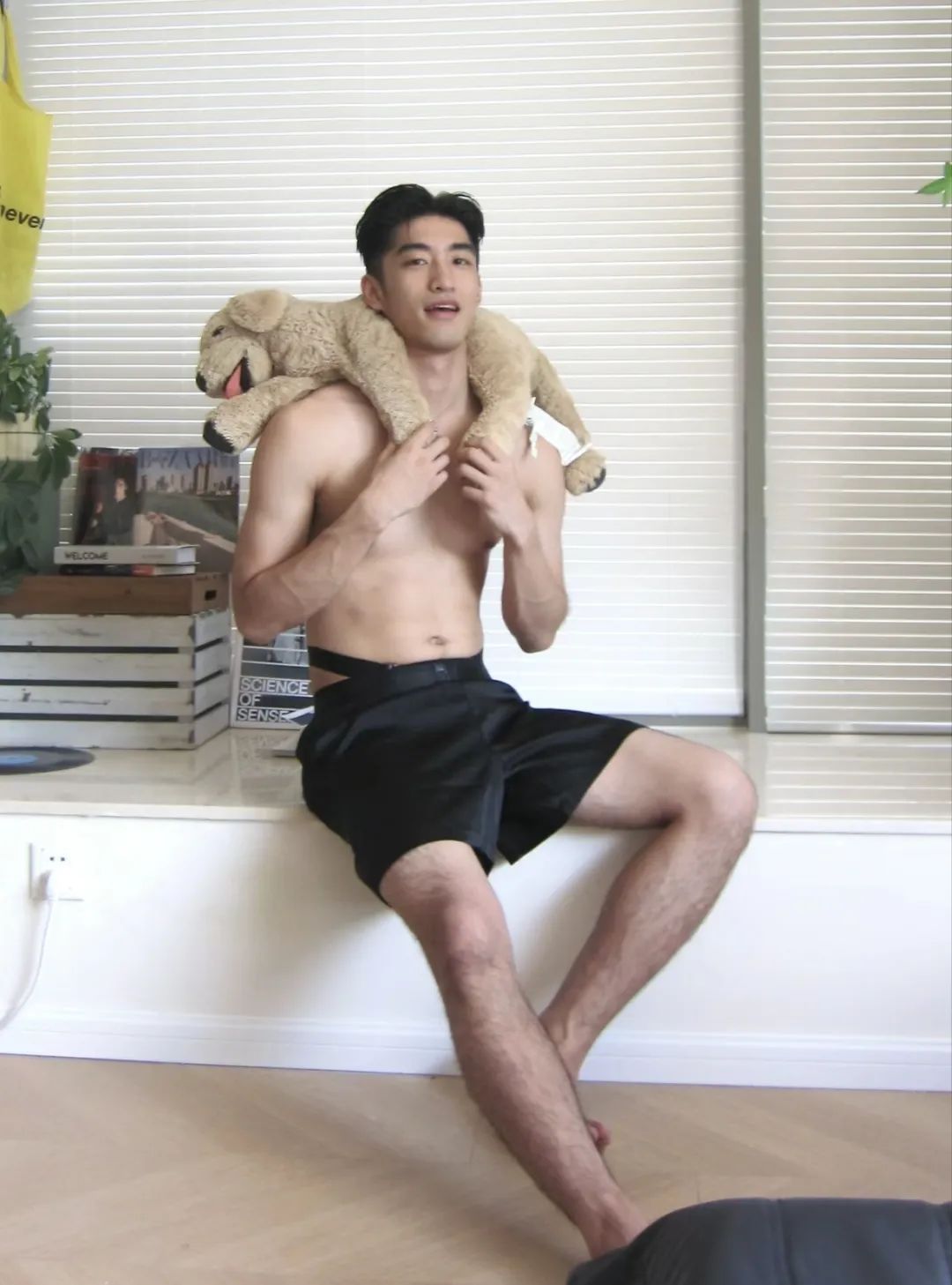 人家秋雅结婚，你一个大鼻子伴郎又唱又跳的！