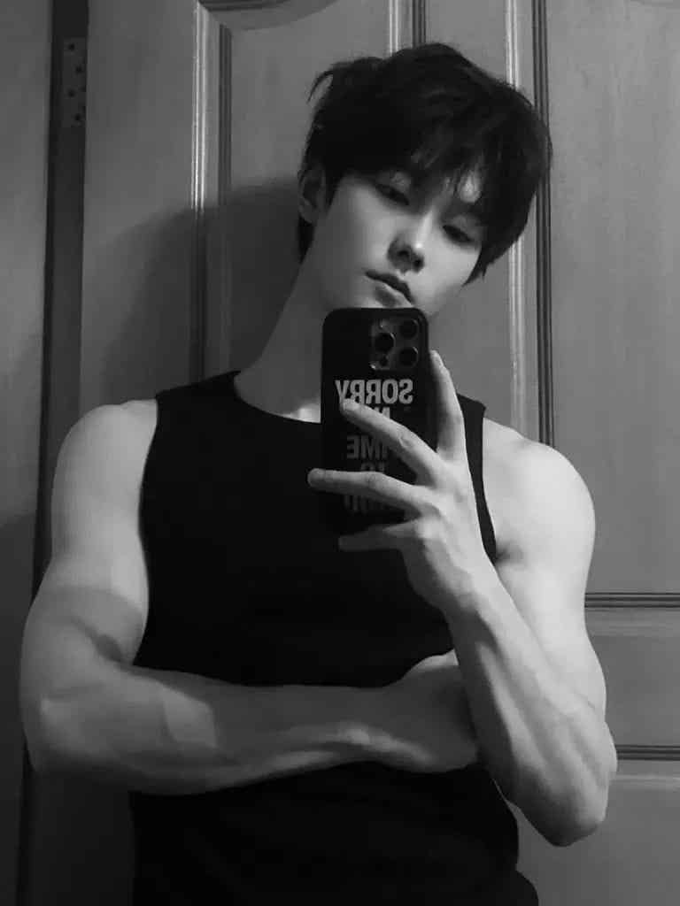 神似杨洋的上海帅哥，白净薄肌，穿衣显瘦脱衣有肉，你的完美电子男友！-潮男潮北