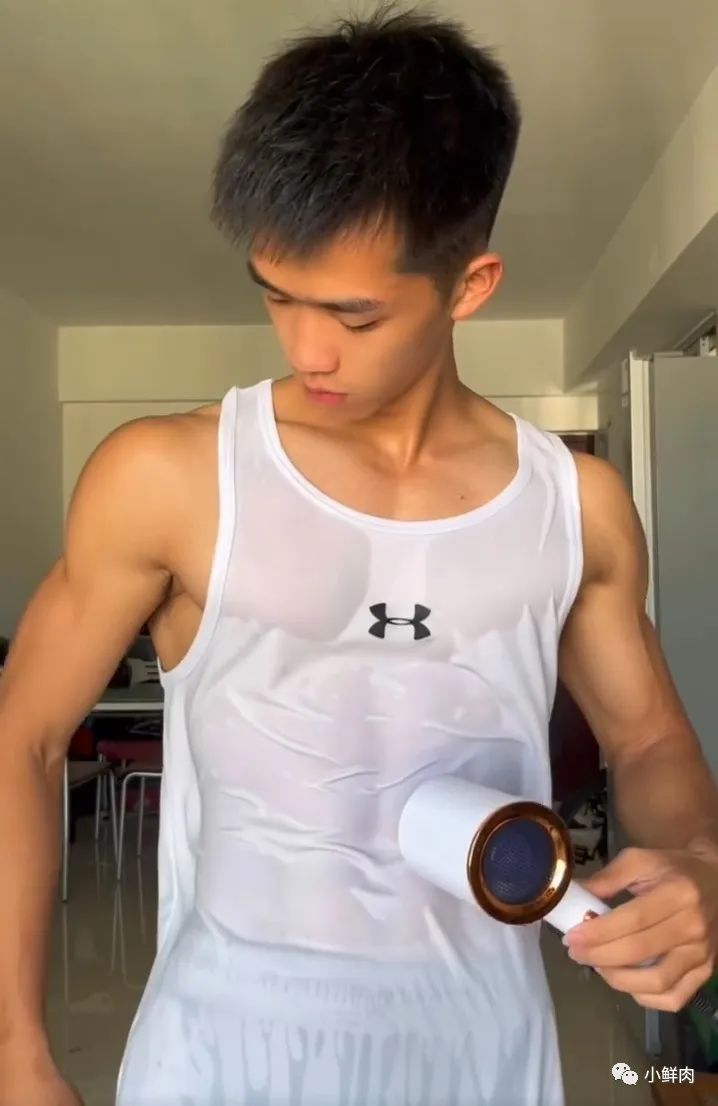 【动图】黑皮钻石男大体育生，真嘟超可以啊！