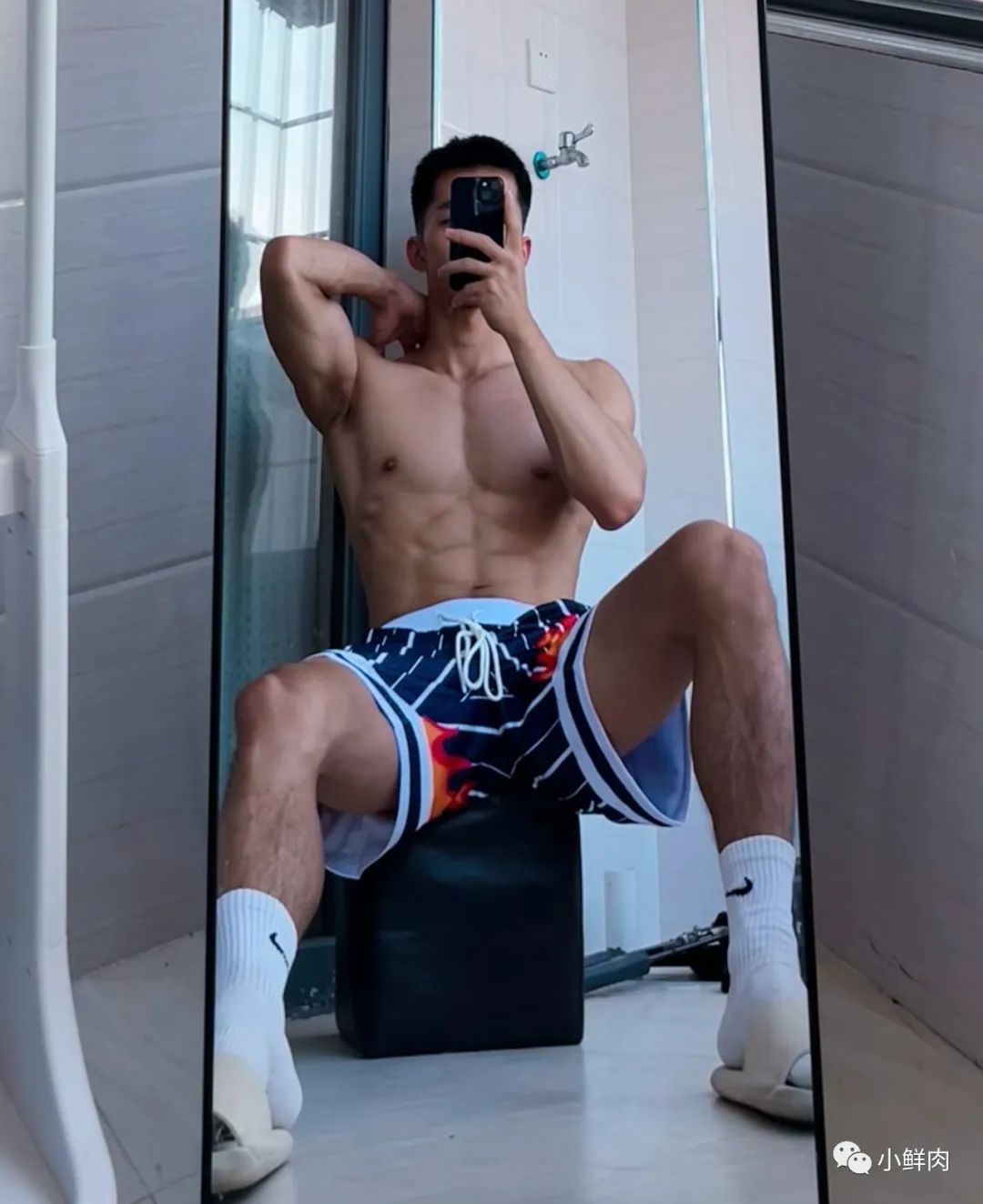 【动图】黑皮钻石男大体育生，真嘟超可以啊！