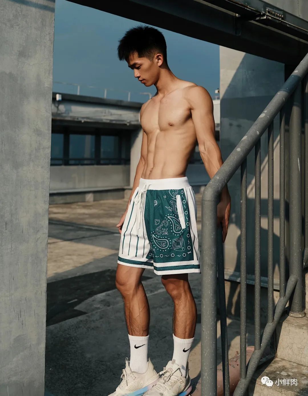 【动图】黑皮钻石男大体育生，真嘟超可以啊！