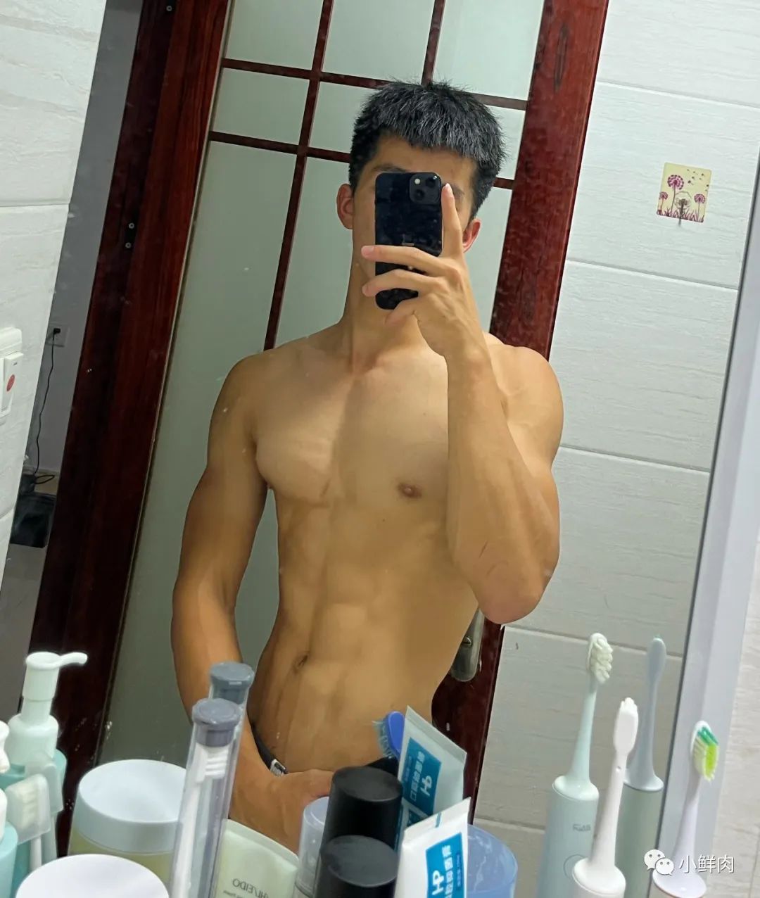 【动图】黑皮钻石男大体育生，真嘟超可以啊！