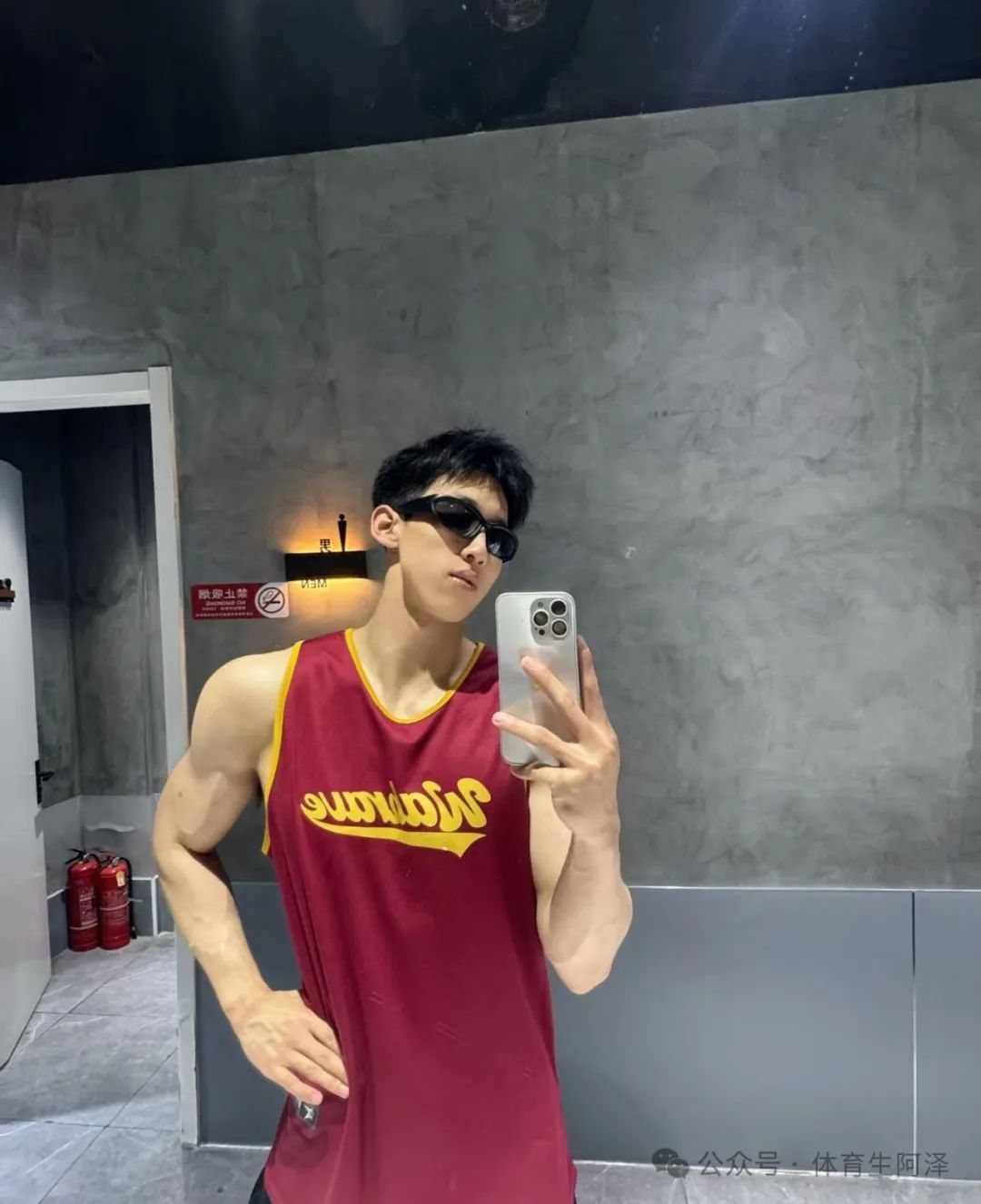 山体 185 腹肌篮球体育生，翘臀长腿别太诱惑.....