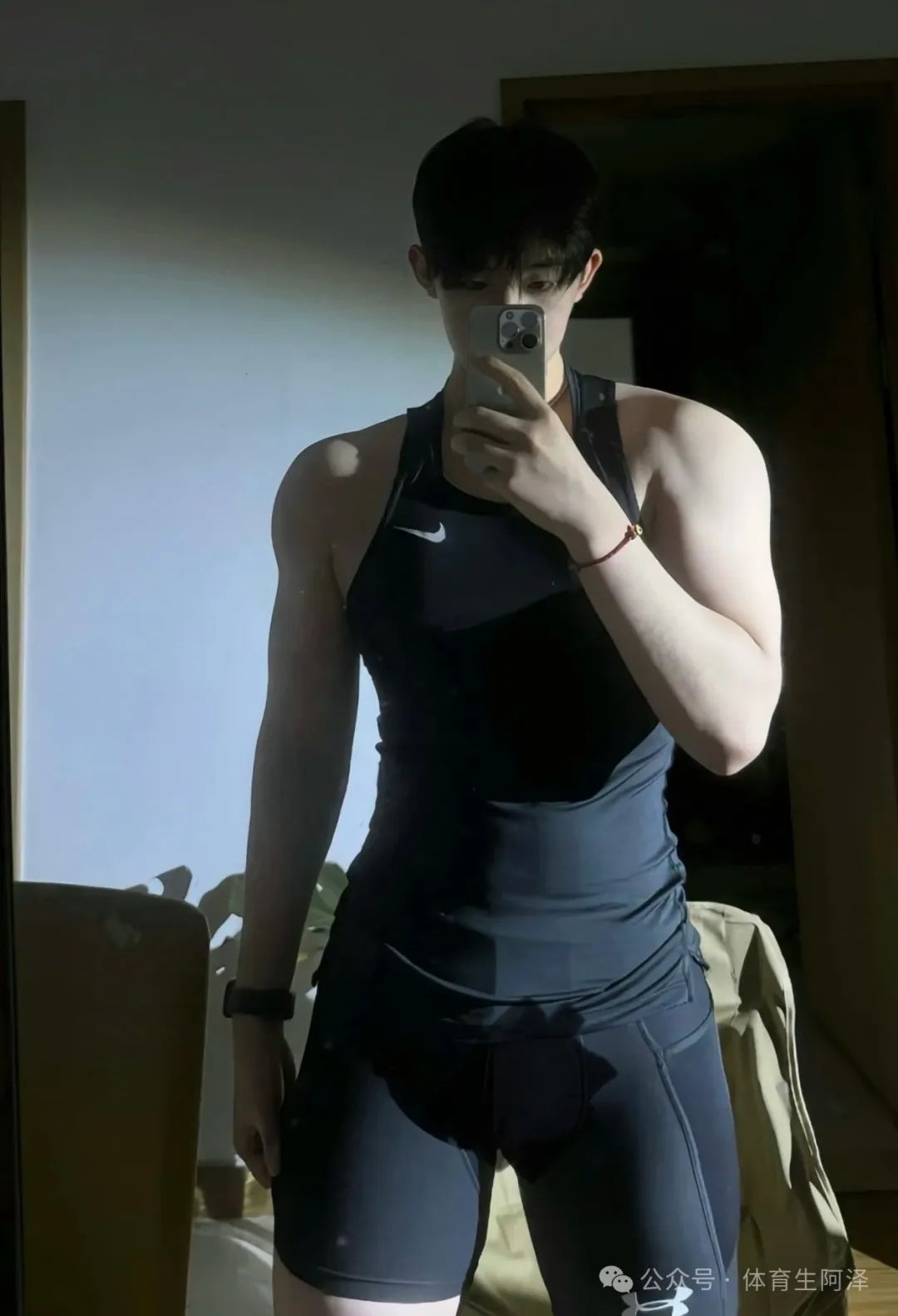 192cm 顶级男模，粗腿大包太诱人，出场费竟然高达四位数.....
