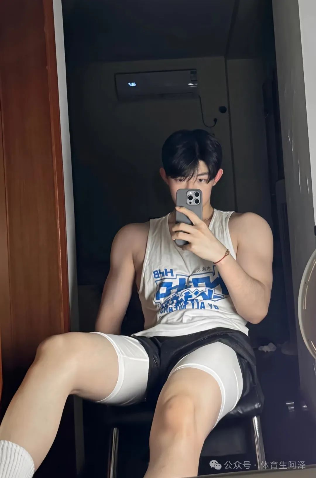 192cm 顶级男模，粗腿大包太诱人，出场费竟然高达四位数.....