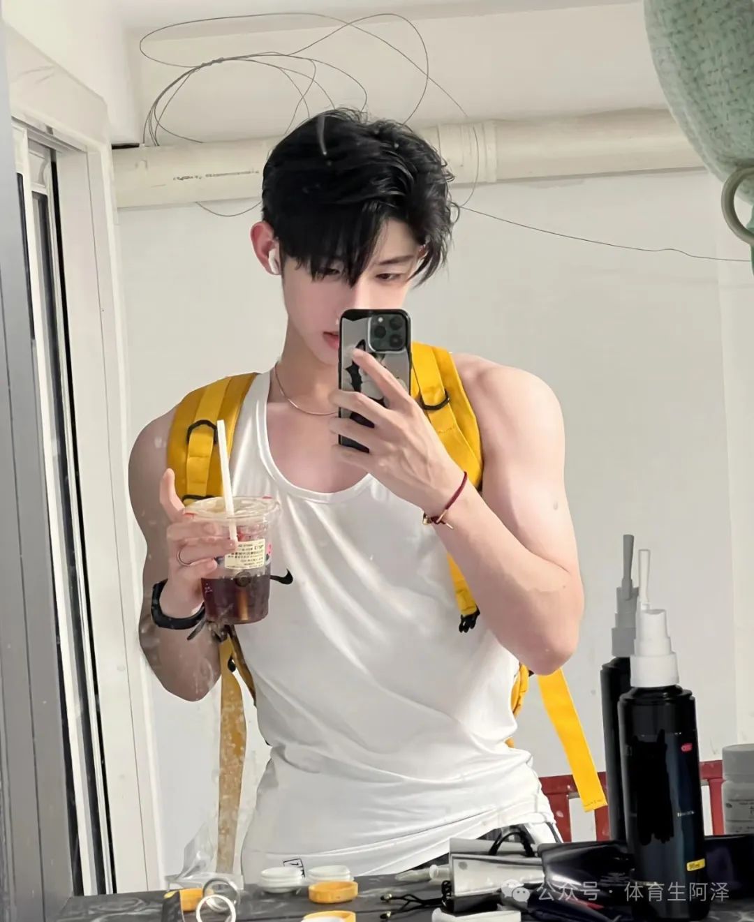192cm 顶级男模，粗腿大包太诱人，出场费竟然高达四位数.....