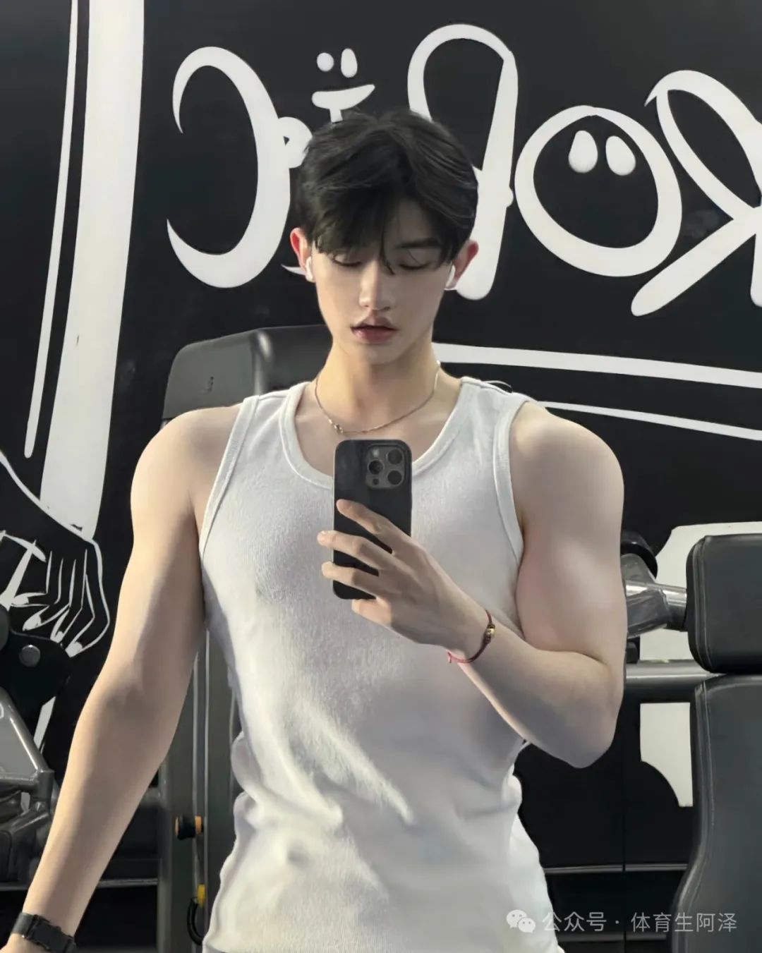 192cm 顶级男模，粗腿大包太诱人，出场费竟然高达四位数.....
