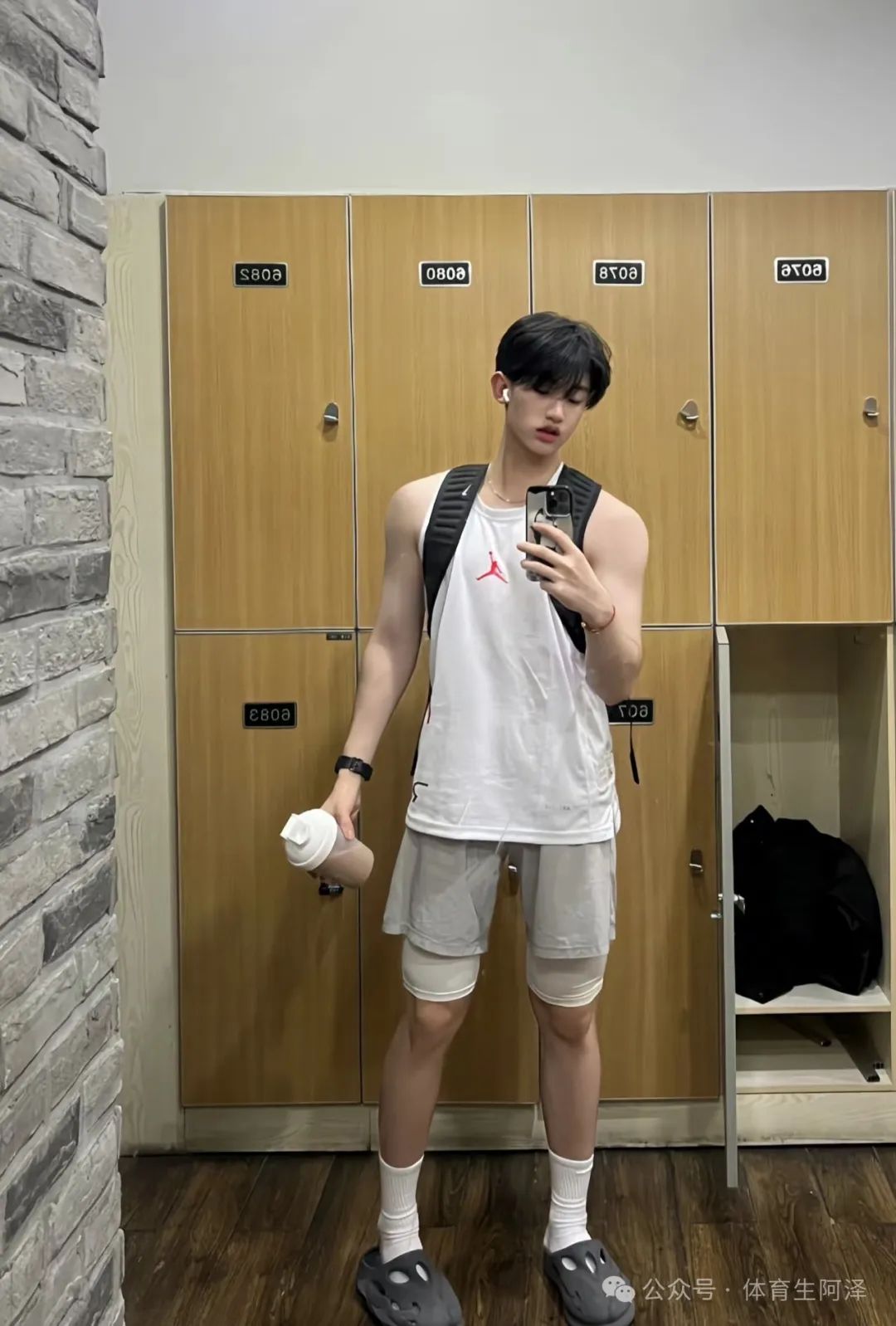 192cm 顶级男模，粗腿大包太诱人，出场费竟然高达四位数.....