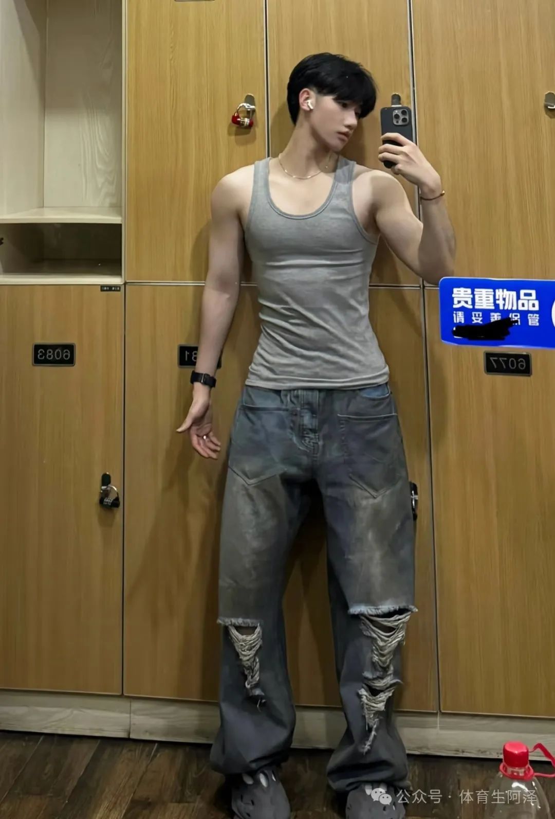 192cm 顶级男模，粗腿大包太诱人，出场费竟然高达四位数.....
